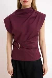TRENDYOLMİLLA Burgundy Plain Fitted Crew Neck Sleeveless Arched Scuba Crepe Knitting Blouse - Image 3