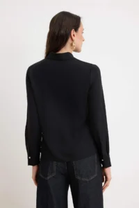 TRENDYOLMİLLA Black Accessory and Scarf Detailed Weaving Blouse - Image 4