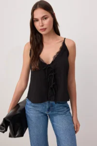TRENDYOLMİLLA Black Deep V-neck Lace and Binding Detailed Weaving Blouse