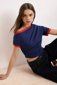 TRENDYOLMİLLA Navy Blue Plain Fitted Asymmetric Yaka Drop Sleeve Short Crop Cotton Rib Knitting Blouse