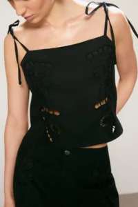 TRENDYOLMİLLA Trendyol Studio Black Embroidered Gabardine Thin Sleeveless Blouse - Image 2