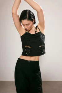 TRENDYOLMİLLA Trendyol Studio Black Embroidered Gabardine Thin Sleeveless Blouse - Image 3