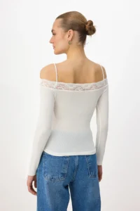 TRENDYOLMİLLA Ecru Plain Fitted Carmen Collar LONG Lace Detailed Premium Soft Knitting Blouse - Image 4