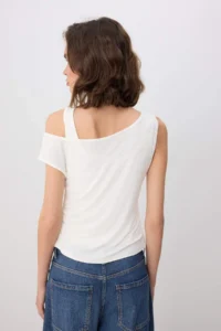 TRENDYOLMİLLA Ecru Plain Fitted Boat Neck Drop Sleeve Sleeveless Ribbed Flexible Knitting Blouse - Image 4