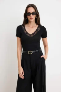 TRENDYOLMİLLA Black Regular/Normal Pattern V-neck Short Sleeve Lace Detailed Soft Knitting Blouse - Image 2