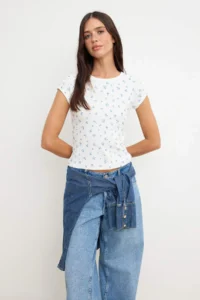 TRENDYOLMİLLA Ecru Floral Fitted Short Sleeve Knitwear look Knitting Blouse - Image 2