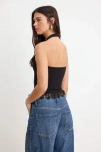 TRENDYOLMİLLA Black Fitted Barbell Neck Sleeveless Soft Touch Knitting Blouse - Image 4