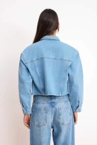 TRENDYOLMİLLA Mavi Crop/Short Pattern Basic 100% Cotton DENIM Jacket - Image 4