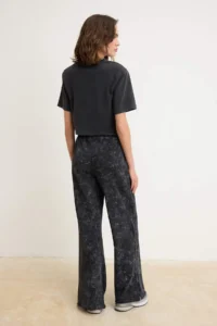 TRENDYOLMİLLA Anthracite Straight/Pipe Both Wash Effect Thin Knitting Sweatpants - Image 4