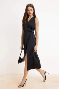 TRENDYOLMİLLA Black Accessory Detailed Double breasted Kapama Satin Midi Weaving Dress