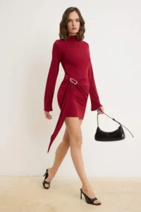 TRENDYOLMİLLA Burgundy Plain A-line Boat Neck Short Accessory Detailed Mini Flexible Knitting Dress