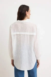 TRENDYOLMİLLA WHITE Puf Printed Oversized Shirt - Image 4
