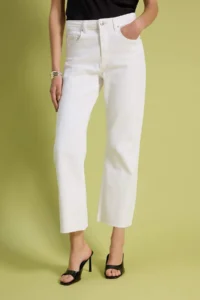 TRENDYOLMİLLA WHITE Hem Kesikli High Waist Medium Flexible Crop Flare jeans - Image 3
