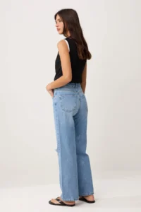 TRENDYOLMİLLA Mavi Split Detailed High Waist Straight jeans - Image 4