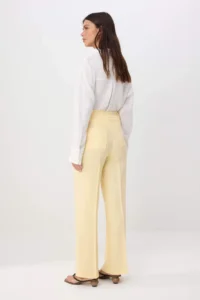 TRENDYOLMİLLA Light Yellow Iron Trace Plain Hem 100% Linen Pants - Image 4