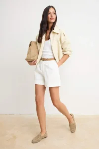 TRENDYOLMİLLA WHITE Elastic Waist Gabardine Cotton Shorts & Bermuda