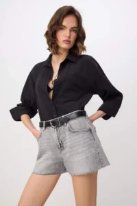 TRENDYOLMİLLA Gray Hem Kesikli High Waist Ekstra Mini Shorts - Image 2