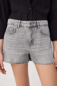 TRENDYOLMİLLA Gray Hem Kesikli High Waist Ekstra Mini Shorts - Image 3