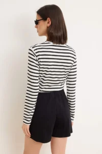 TRENDYOLMİLLA Black Plain Regular Waist Wide Leg Short interlock Knitting Shorts & Bermuda - Image 4