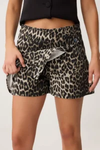 TRENDYOLMİLLA Brown Leopard Patterned Cotton Mini Double breasted Shorts Skirt - Image 3