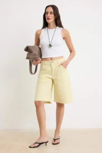TRENDYOLMİLLA Ecru Pocket Detail Regular Waist DENIM Bermuda