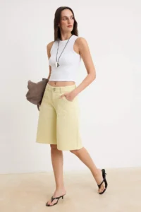 TRENDYOLMİLLA Ecru Pocket Detail Regular Waist DENIM Bermuda - Image 2