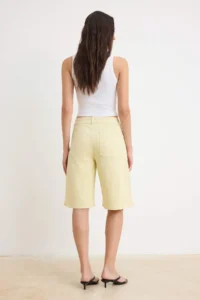TRENDYOLMİLLA Ecru Pocket Detail Regular Waist DENIM Bermuda - Image 4
