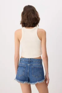 TRENDYOLMİLLA Mavi Split Detailed Ekstra Mini DENIM Shorts - Image 4