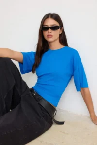 TRENDYOLMİLLA Saks Blue Fitted/Waist Fitting Drop Sleeve Three Quarter Soft Knitting T-Shirt