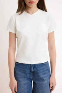TRENDYOLMİLLA Ecru Fitted V-neck Short Sleeve Crop Cotton Flexible Knitting T-Shirt - Image 3