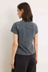 TRENDYOLMİLLA Gray Printed Fitted Crew Neck Short Antique/Faded Effect 100% Cotton Knitting T-Shirt - Image 4