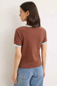 TRENDYOLMİLLA Brown Slogan Regular Crew Neck Raglan Sleeve Short Tok 100% Cotton Knitting T-Shirt - Image 4