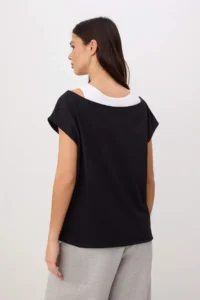 TRENDYOLMİLLA Black Color Bloklu Regular Boat Neck Drop Sleeve Short Tok 100% Cotton Knitting T-Shirt - Image 4