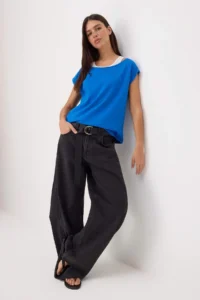 TRENDYOLMİLLA Saks Blue Color Bloklu Regular Boat Neck Drop Sleeve Short Tok 100% Cotton Knitting T-Shirt - Image 2
