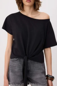 TRENDYOLMİLLA Black Plain relaxed Asymmetric Yaka Drop Sleeve Short 100% Cotton Knitting T-Shirt - Image 3