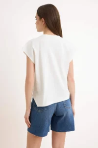 TRENDYOLMİLLA Ecru Plain relaxed Crew Neck Drop Sleeve Short 100% Cotton Knitting T-Shirt - Image 4
