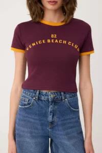 TRENDYOLMİLLA Plum Fitted Moon Arm Short Sleeve Crop/Short interlock Knitting T-Shirt - Image 3
