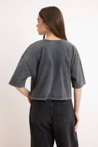 TRENDYOLMİLLA Anthracite relaxed/Rahat Pattern Antique/Faded Effect Crop/Short 100% Cotton Knitting T-Shirt - Image 4