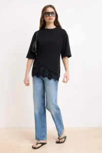TRENDYOLMİLLA Black Regular/Normal Pattern Lace Detailed Short Sleeve Knitting T-Shirt - Image 2