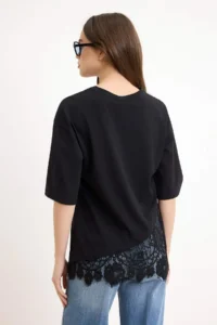 TRENDYOLMİLLA Black Regular/Normal Pattern Lace Detailed Short Sleeve Knitting T-Shirt - Image 4