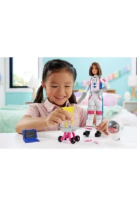 Barbie Deluxe Career Doll - 10 accessories including astronaut rover and space helmet HRG45 - Image 2