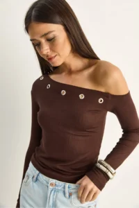 Bianco Lucci Women's Metal Ring Detailed Boat Neck Combed Cotton Blouse 0464 - Image 4