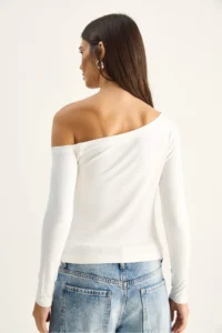 Bianco Lucci Women's Metal Ring Detailed Boat Neck Combed Cotton Blouse 0464 - Image 8