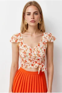Olalook Women's Beige Coral Side Zipper Crop Crepe Blouse