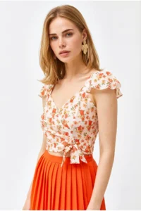 Olalook Women's Beige Coral Side Zipper Crop Crepe Blouse - Image 2