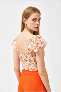 Olalook Women's Beige Coral Side Zipper Crop Crepe Blouse - Image 4