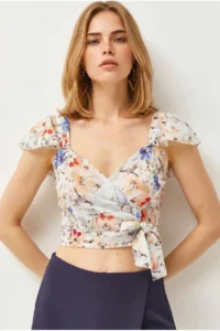 Olalook Women's Blue Floral Side Zipper Crop Crepe Blouse - Image 4