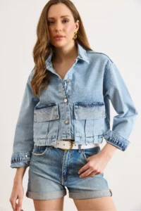 Olalook Women's Blue Pocket Stone Detailed Crop Denim Jacket