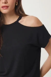 Lovelyİstanbul Cut Out Detailed Viscose Blouse  Black - Image 3