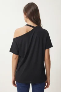 Lovelyİstanbul Cut Out Detailed Viscose Blouse  Black - Image 4